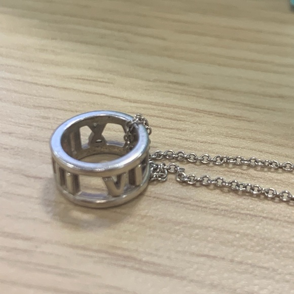 Tiffany & Co Atlas pendant and necklace - Picture 2 of 8